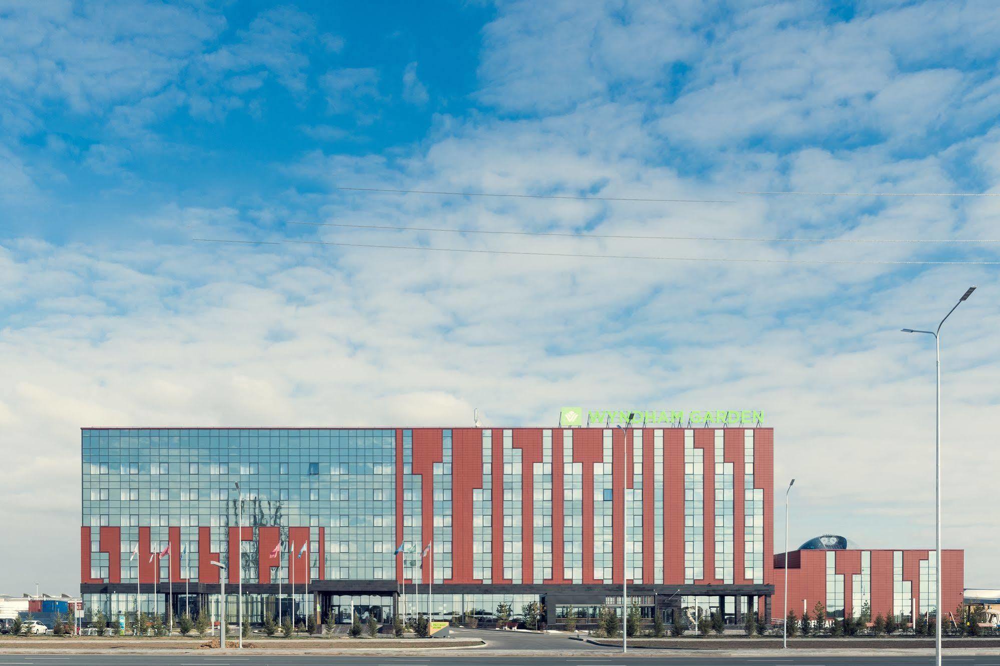 Wyndham Garden 4* Астана