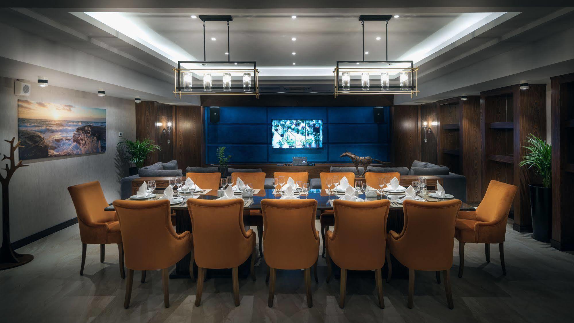 Wyndham Garden Hotel 4*